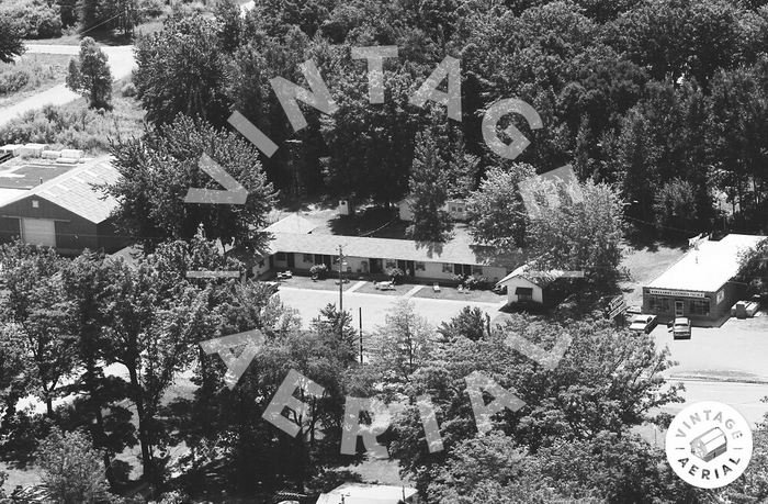 Sea Breeze Motel (Fergusons Motel) - 1983 (newer photo)